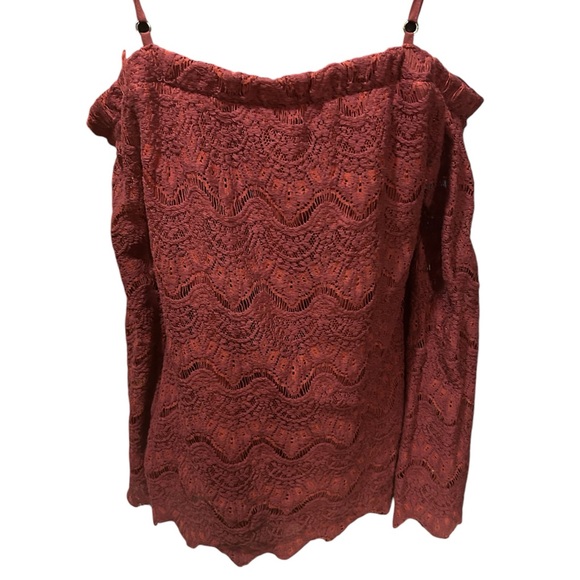 No boundaries Red tank top with off the shoulder long sleeves. - Picture 4 of 7
